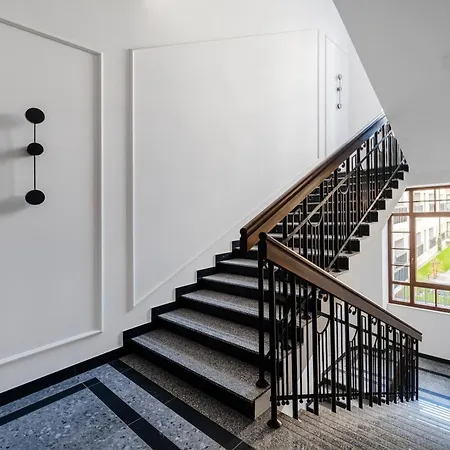 Nawrot Modern By Bookinghost *