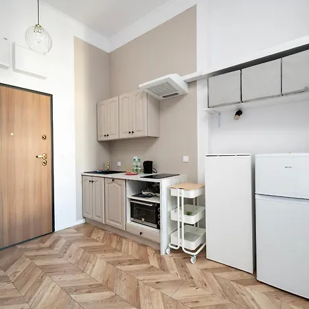 Nawrot Modern By Bookinghost