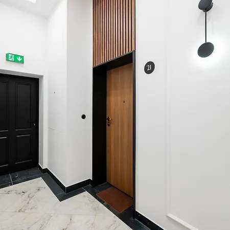 Nawrot Modern By Bookinghost