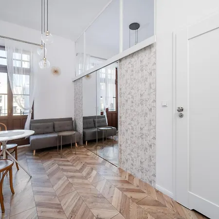 Lejlighed Nawrot Modern By Bookinghost