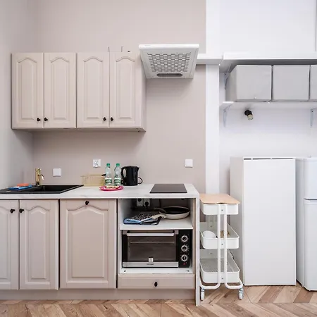 Nawrot Modern By Bookinghost Łódź