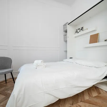 Nawrot Modern By Bookinghost * Łódź