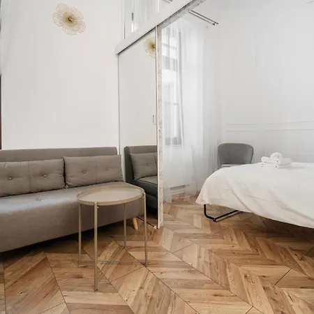 Nawrot Modern By Bookinghost