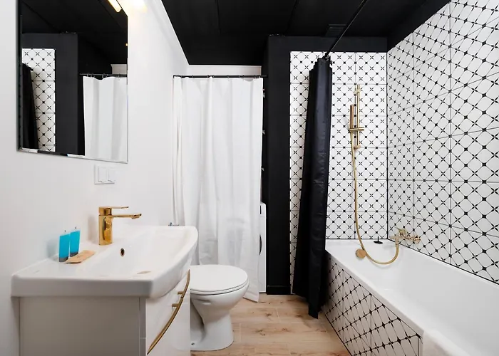 Nawrot Modern By Bookinghost Lägenhet